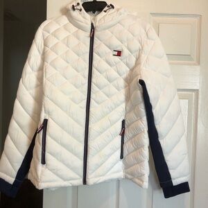 Tommy Hilfiger hooded winter jacket. Almost new. Size XL